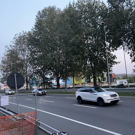 A Milano, 17 Minuti Dalla Stazione Centrale Fs Cinisello Balsamo Milan